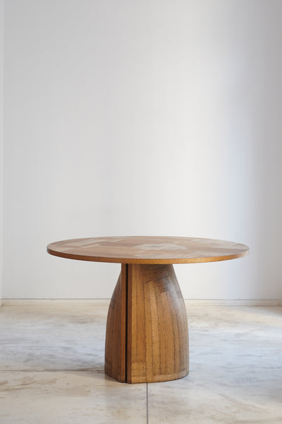 Tight Round Table